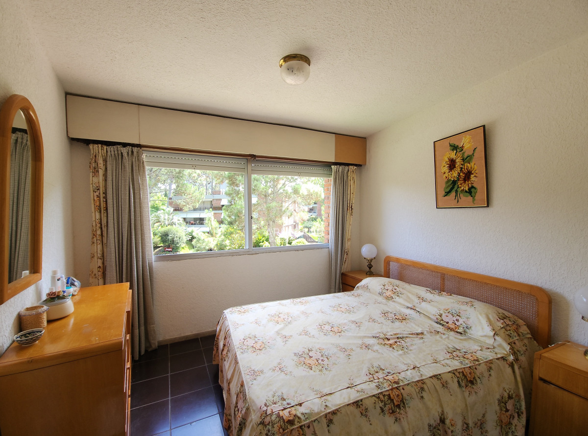 Apartamento ID.4377 - Venta Apartamento de 2 dormitorios 2 baños con garage en Playa Mansa