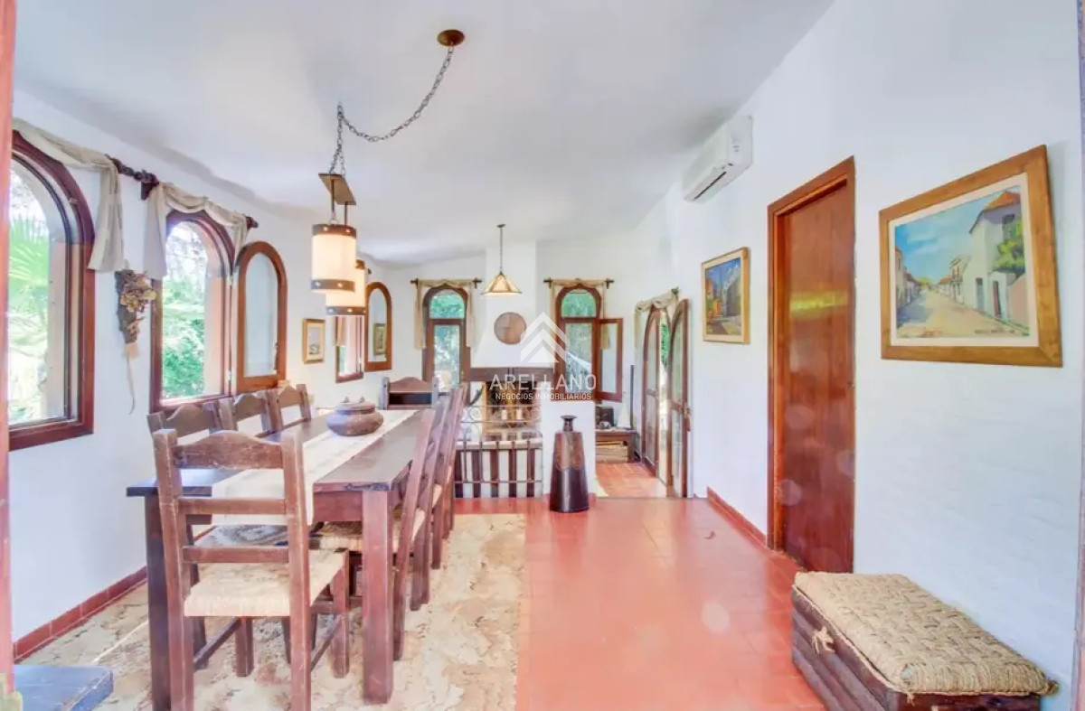 Casa ID.4366 - Venta Casa 2 dormitorios + 2 dependencias completas en Pinares con piscina climatizada y barbacoa cercana al mar Punta del Este
