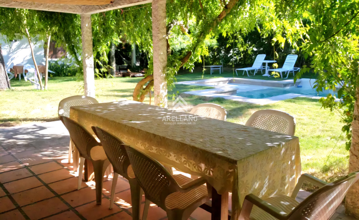 Casa ID.4366 - Venta Casa 2 dormitorios + 2 dependencias completas en Pinares con piscina climatizada y barbacoa cercana al mar Punta del Este