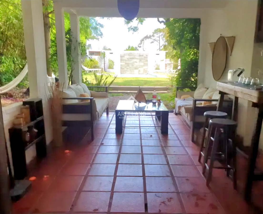 Casa ID.4366 - Venta Casa 2 dormitorios + 2 dependencias completas en Pinares con piscina climatizada y barbacoa cercana al mar Punta del Este