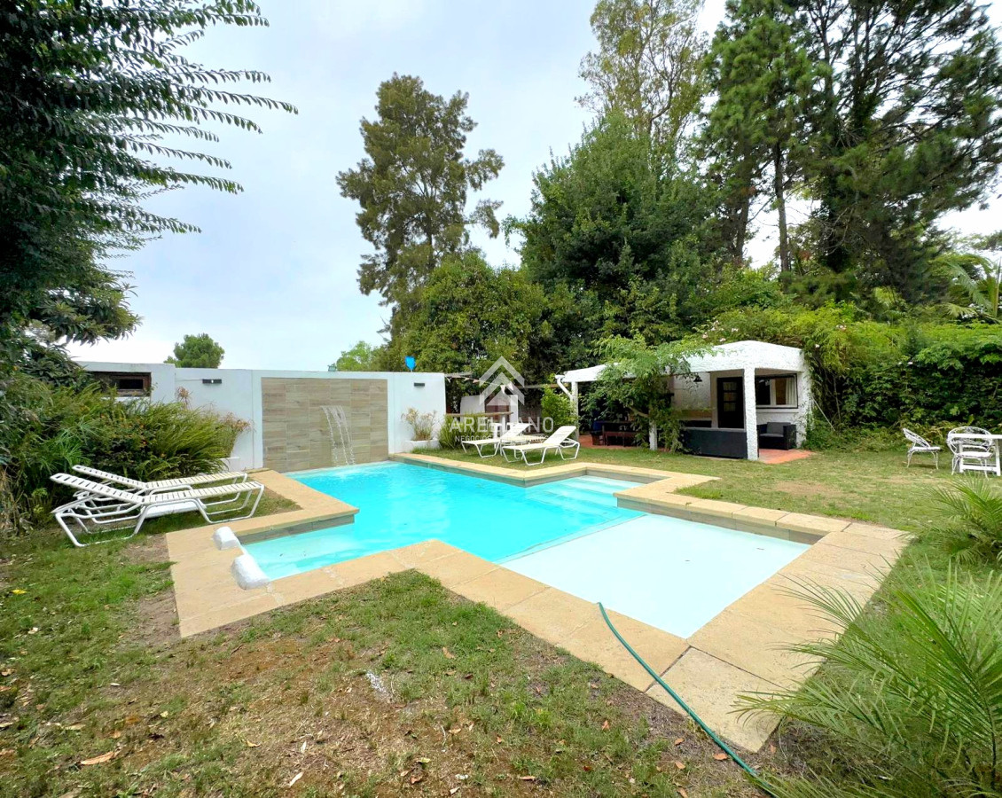 Casa ID.4366 - Venta Casa 2 dormitorios + 2 dependencias completas en Pinares con piscina climatizada y barbacoa cercana al mar Punta del Este