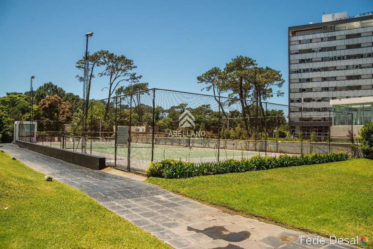 Apartamento ID.4559 - Venta apartamento moderno piso alto 3 dormitorios 2 baños terraza con vista al mar 