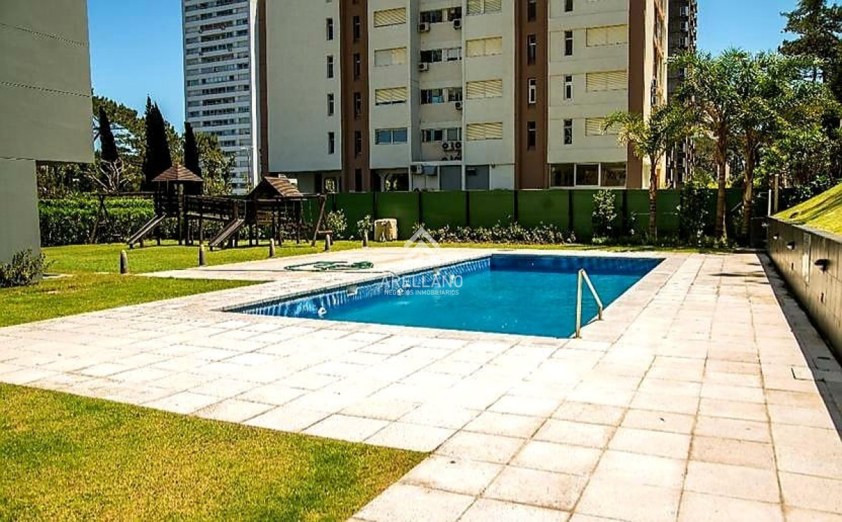 Apartamento ID.4559 - Venta apartamento moderno piso alto 3 dormitorios 2 baños terraza con vista al mar 