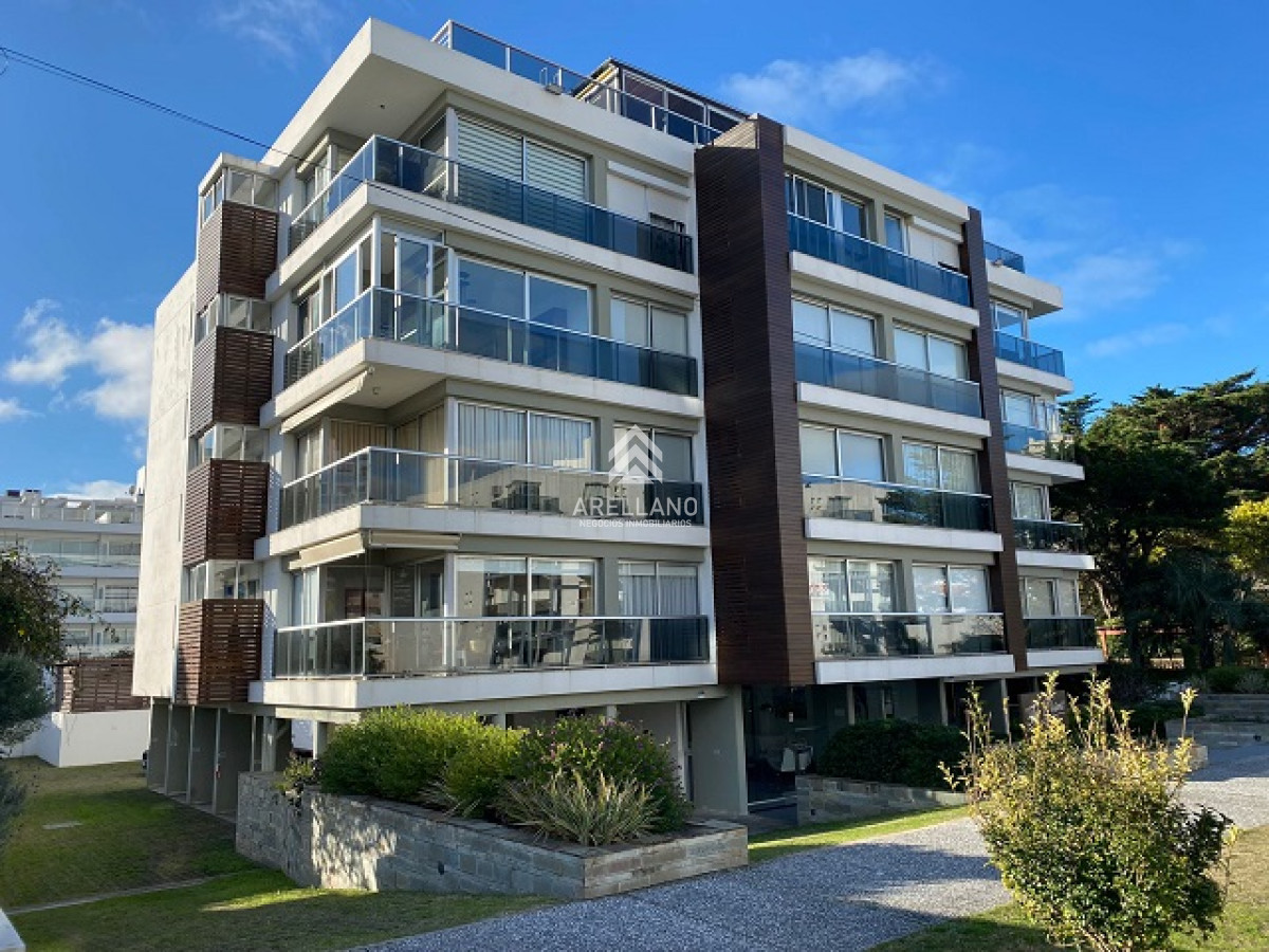 Apartamento ID.4410 - Venta apartamento 2 dormitorios moderno y luminoso con terraza y cochera Aidy Grill Punta del Este