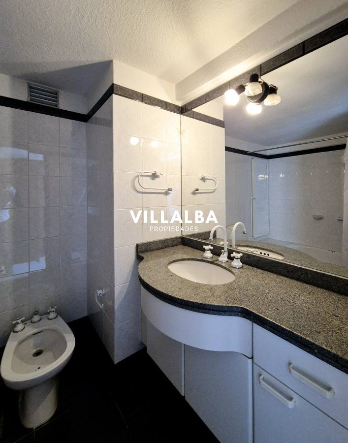Apartamento ID.3622 - Apartamento 3 dormitorios + dependencia frente al mar parada 1 Playa Mansa Península