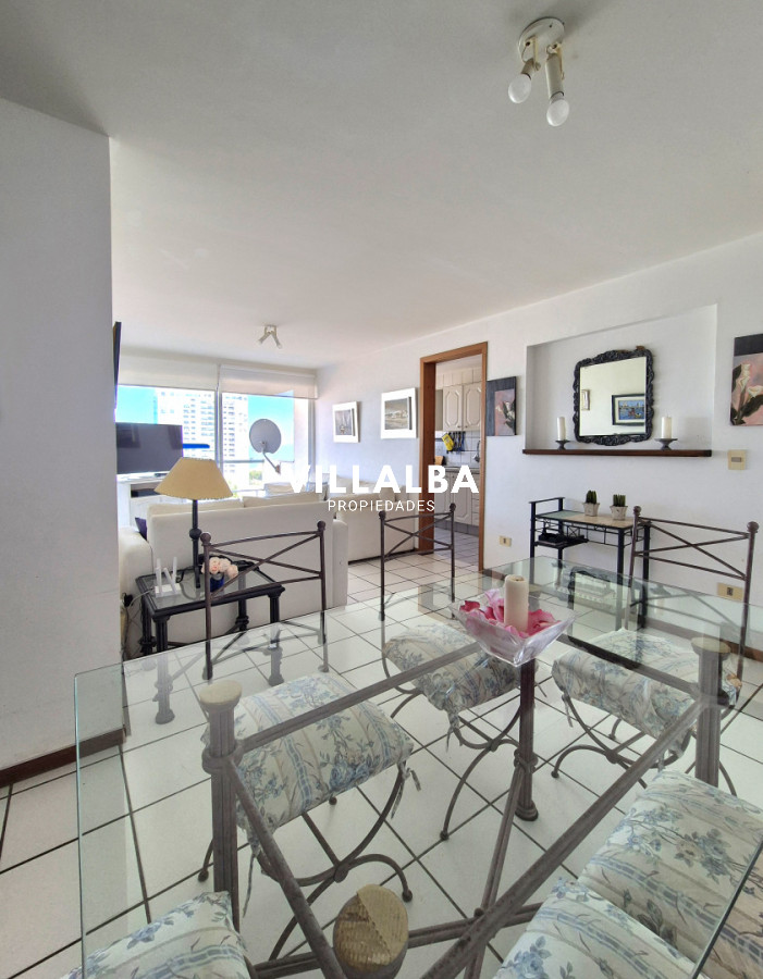 Apartamento ID.4261 - Apartamento 2 dormitorios terraza y garage piso alto con vista al mar a metros de la playa en Playa Mansa Punta del Este