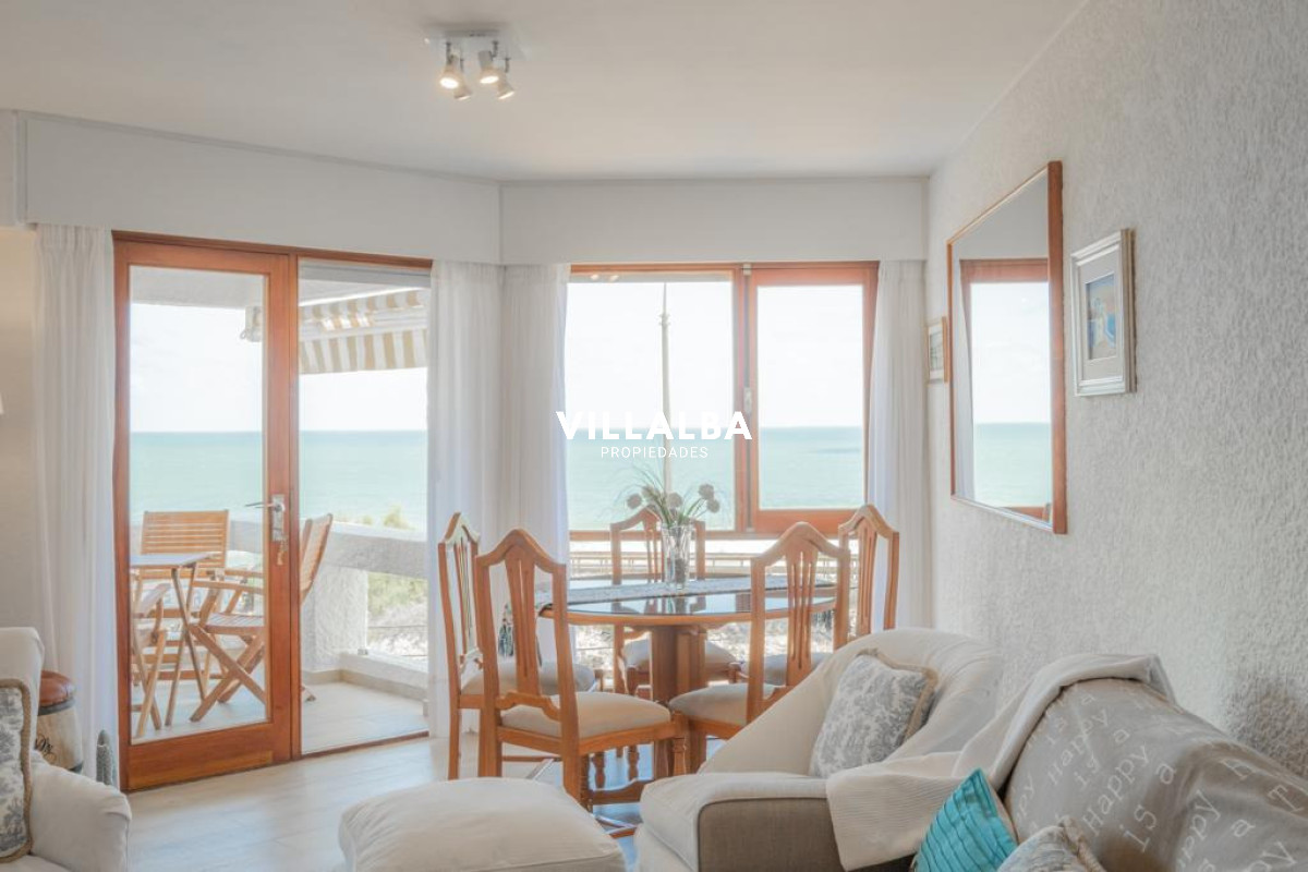 Apartamento ID.4144 - Apartamento 2 dormitorios Vista infinita al mar primera líneA con garage Playa Mansa Punta del Este