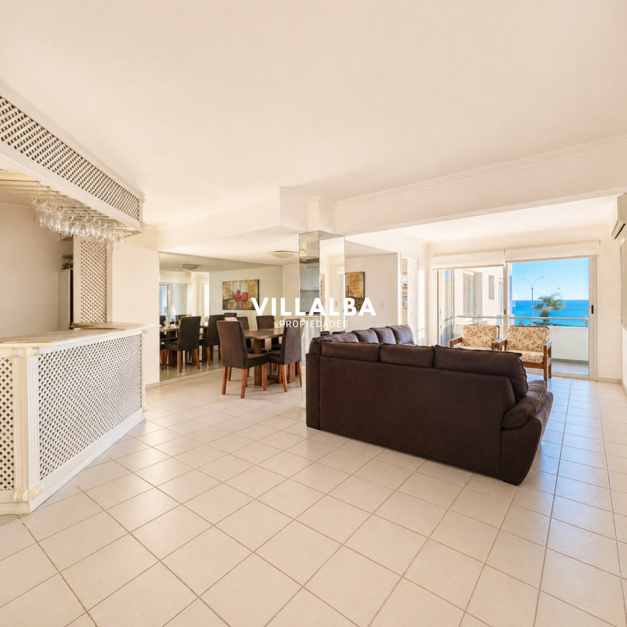 Apartamento ID.4466 - Apartamento de 3 Dormitorios con Vista Parcial al Mar en Playa Mansa - Pinares