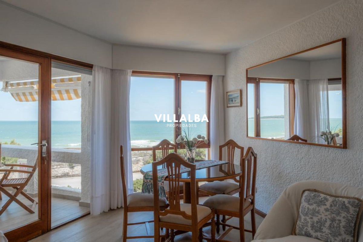 Apartamento ID.4144 - Apartamento 2 dormitorios Vista infinita al mar primera líneA con garage Playa Mansa Punta del Este