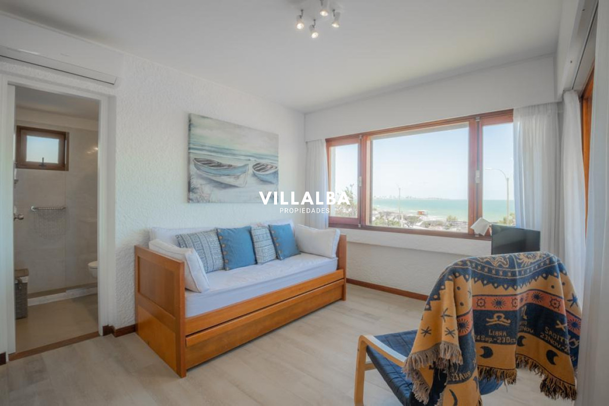 Apartamento ID.4144 - Apartamento 2 dormitorios Vista infinita al mar primera líneA con garage Playa Mansa Punta del Este