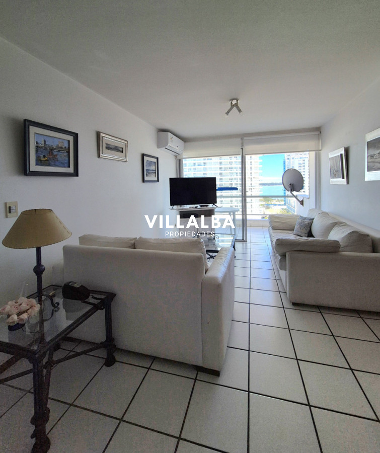 Apartamento ID.4261 - Apartamento 2 dormitorios terraza y garage piso alto con vista al mar a metros de la playa en Playa Mansa Punta del Este