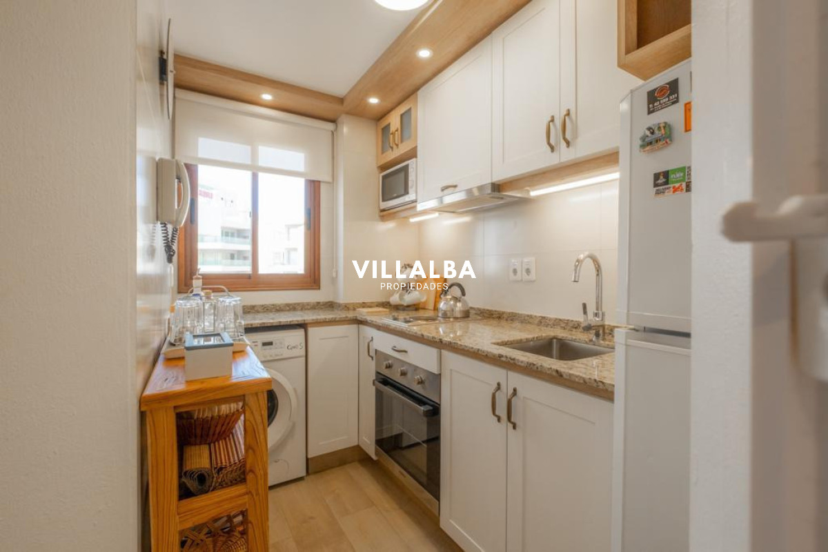 Apartamento ID.4144 - Apartamento 2 dormitorios Vista infinita al mar primera líneA con garage Playa Mansa Punta del Este