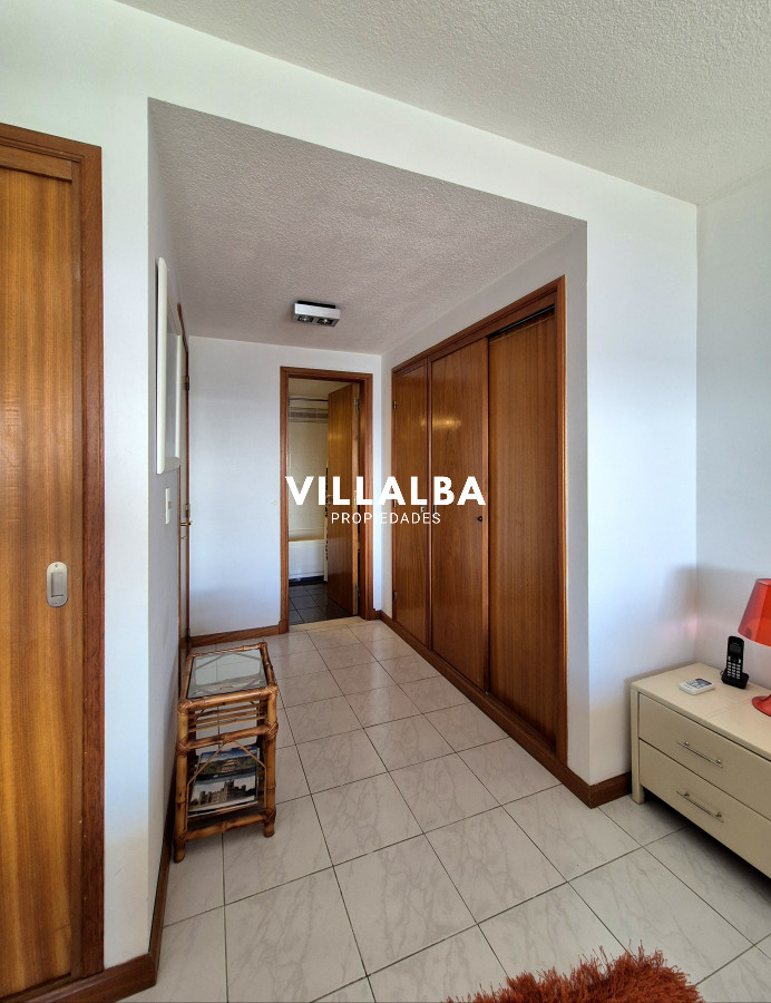 Apartamento ID.3622 - Apartamento 3 dormitorios + dependencia frente al mar parada 1 Playa Mansa Península