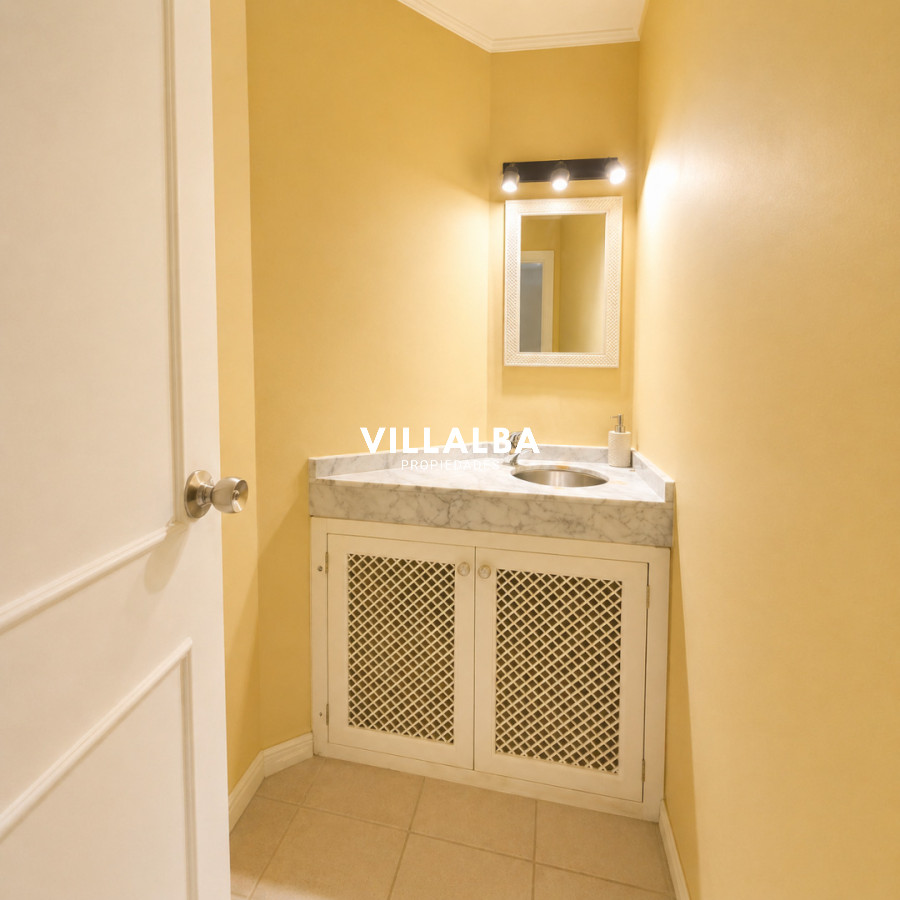 Apartamento ID.4466 - Apartamento de 3 Dormitorios con Vista Parcial al Mar en Playa Mansa - Pinares