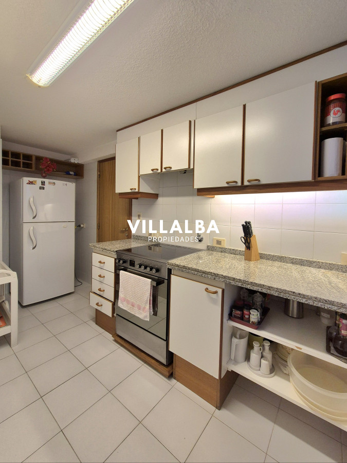 Apartamento ID.3622 - Apartamento 3 dormitorios + dependencia frente al mar parada 1 Playa Mansa Península