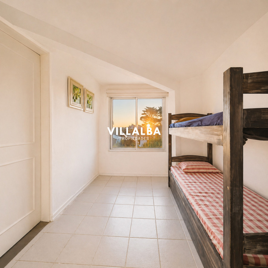Apartamento ID.4466 - Apartamento de 3 Dormitorios con Vista Parcial al Mar en Playa Mansa - Pinares