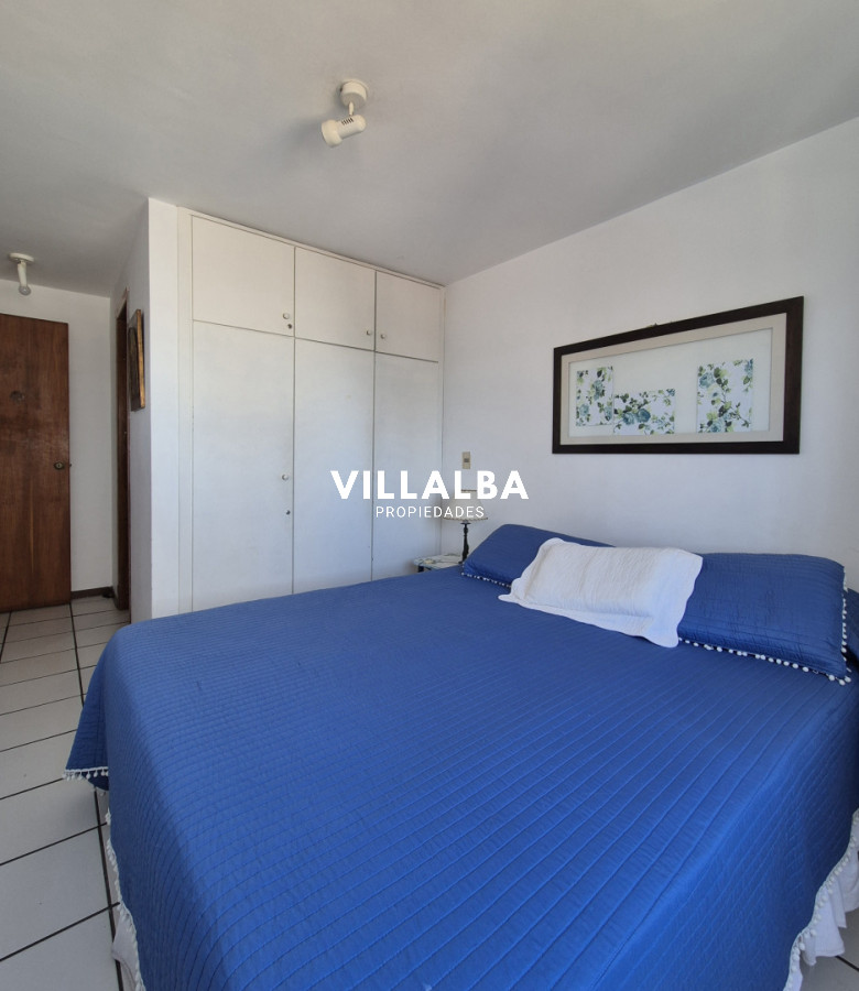 Apartamento ID.4261 - Apartamento 2 dormitorios terraza y garage piso alto con vista al mar a metros de la playa en Playa Mansa Punta del Este