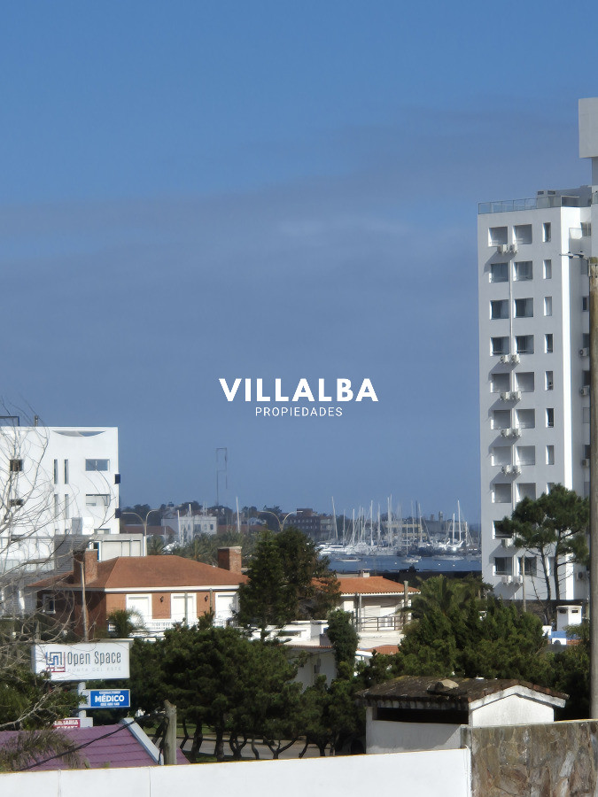 Apartamento ID.4047 - Apartamento 1 dormitorio en venta vista parcial al Mar terraza y cochera Playa Mansa Punta del Este