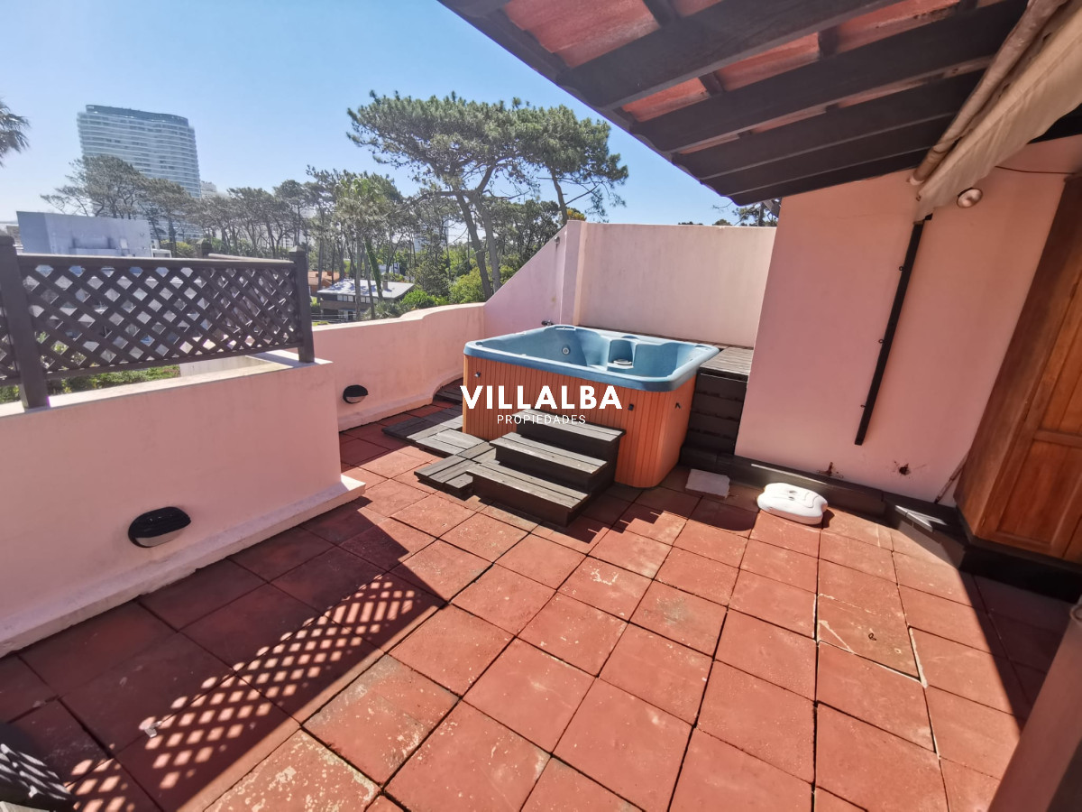 Apartamento ID.2539 - Apartamento 3 dormitorios y 2 baños en Playa Mansa, Punta del Este