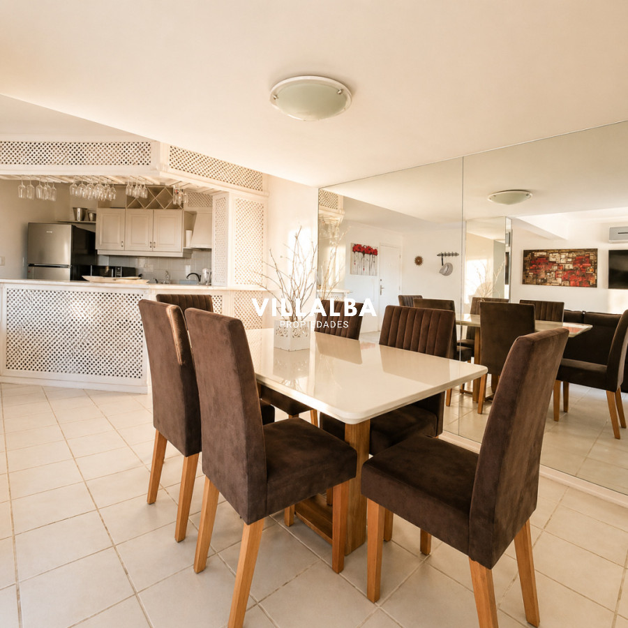 Apartamento ID.4466 - Apartamento de 3 Dormitorios con Vista Parcial al Mar en Playa Mansa - Pinares