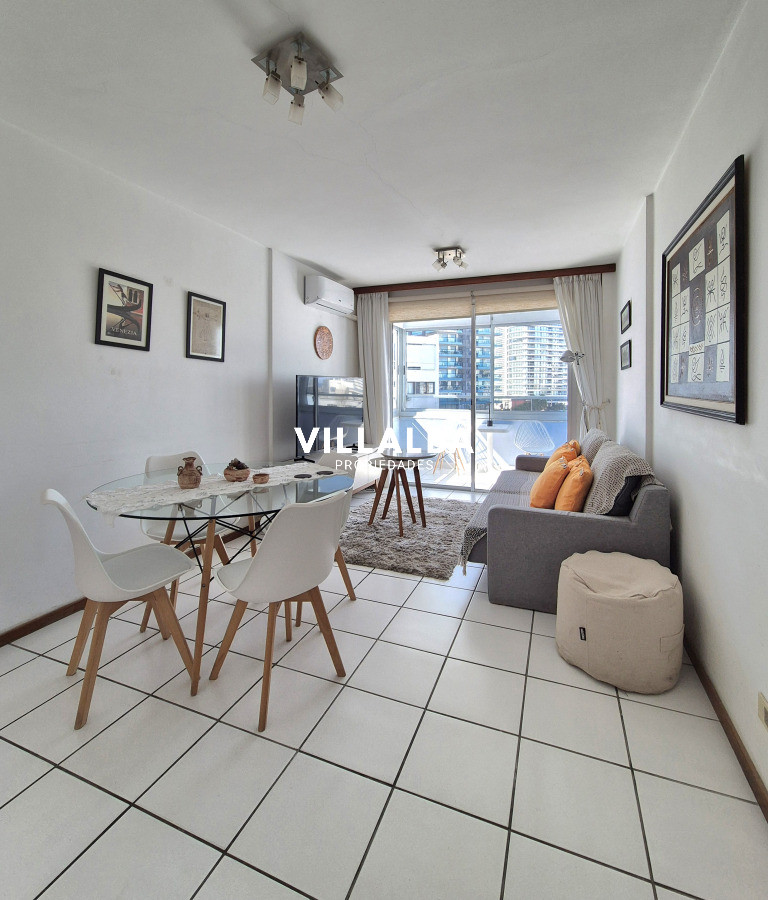 Apartamento ID.4045 - Apartamento 1 dormitorio en venta cercano al Mar terraza y cochera Playa Mansa Punta del Este