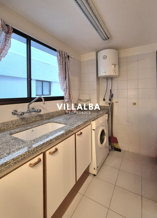 Apartamento ID.3622 - Apartamento 3 dormitorios + dependencia frente al mar parada 1 Playa Mansa Península