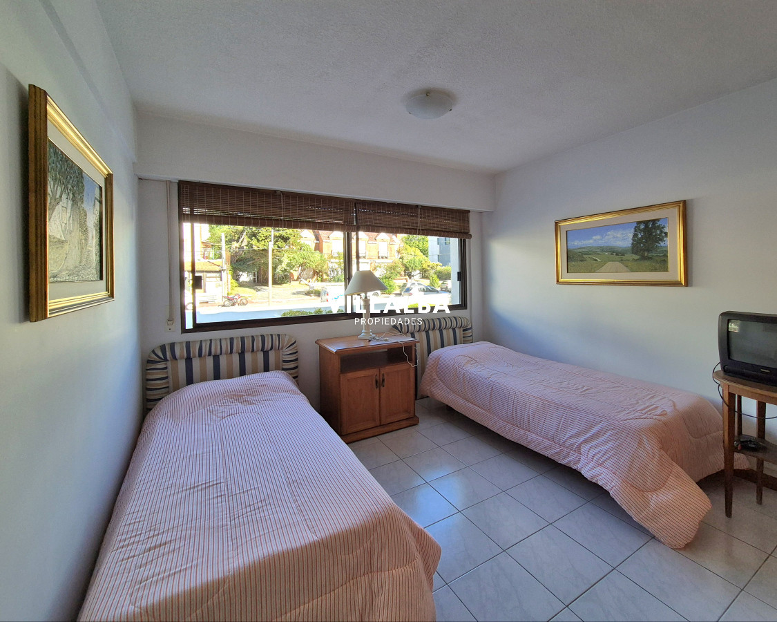 Apartamento ID.3622 - Apartamento 3 dormitorios + dependencia frente al mar parada 1 Playa Mansa Península