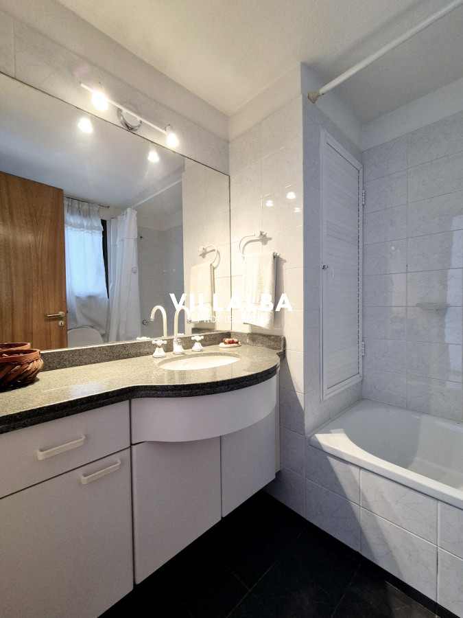Apartamento ID.3622 - Apartamento 3 dormitorios + dependencia frente al mar parada 1 Playa Mansa Península