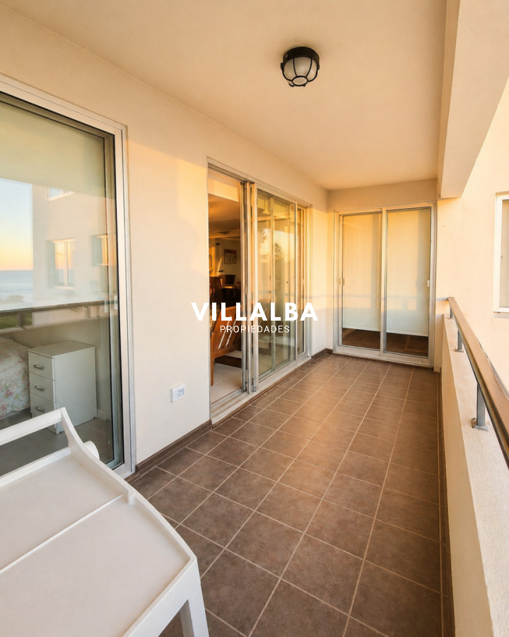 Apartamento ID.4466 - Apartamento de 3 Dormitorios con Vista Parcial al Mar en Playa Mansa - Pinares