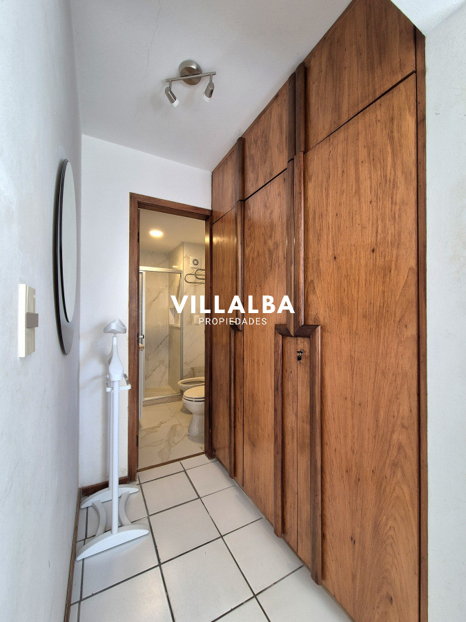 Apartamento ID.4045 - Apartamento 1 dormitorio en venta cercano al Mar terraza y cochera Playa Mansa Punta del Este