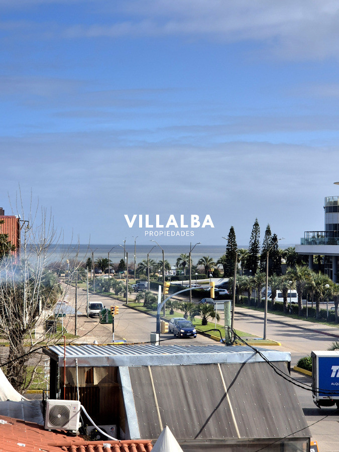 Apartamento ID.4047 - Apartamento 1 dormitorio en venta vista parcial al Mar terraza y cochera Playa Mansa Punta del Este