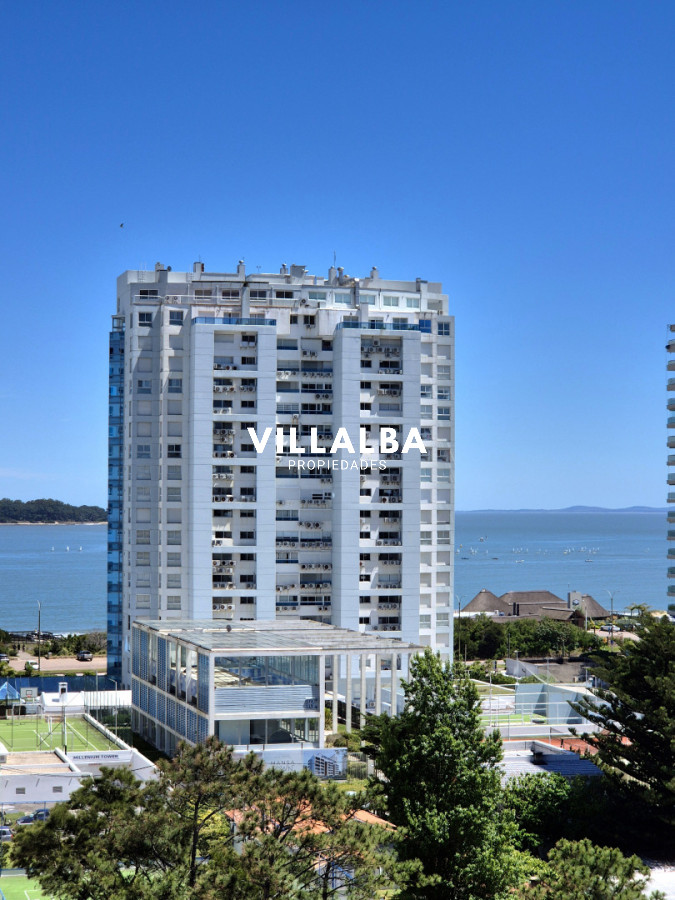 Apartamento ID.4261 - Apartamento 2 dormitorios terraza y garage piso alto con vista al mar a metros de la playa en Playa Mansa Punta del Este