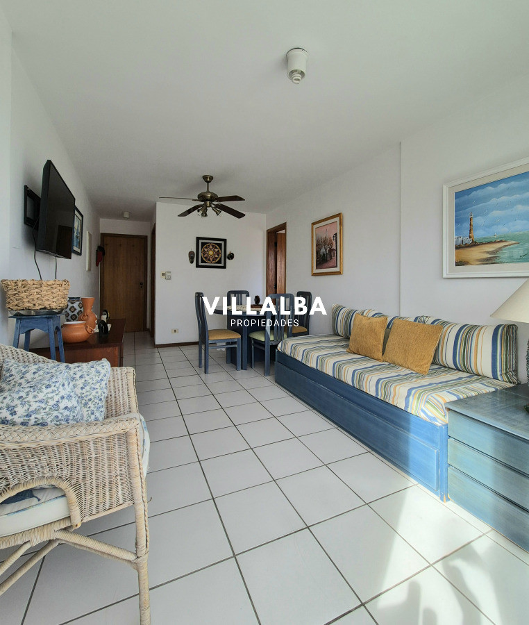 Apartamento ID.4047 - Apartamento 1 dormitorio en venta vista parcial al Mar terraza y cochera Playa Mansa Punta del Este