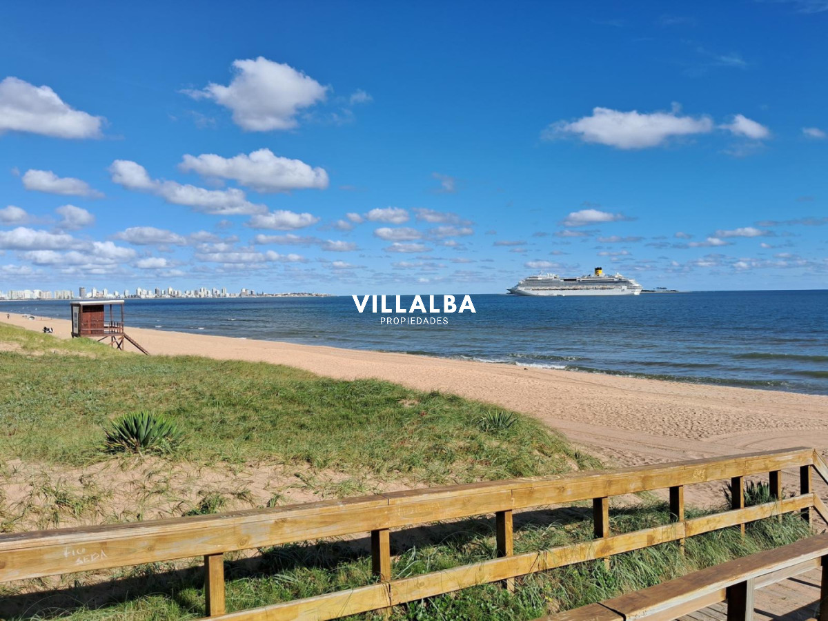 Apartamento ID.4144 - Apartamento 2 dormitorios Vista infinita al mar primera líneA con garage Playa Mansa Punta del Este