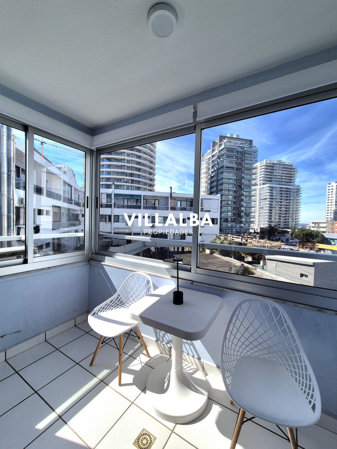 Apartamento ID.4045 - Apartamento 1 dormitorio en venta cercano al Mar terraza y cochera Playa Mansa Punta del Este