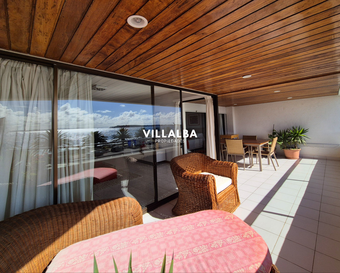 Apartamento ID.3622 - Apartamento 3 dormitorios + dependencia frente al mar parada 1 Playa Mansa Península