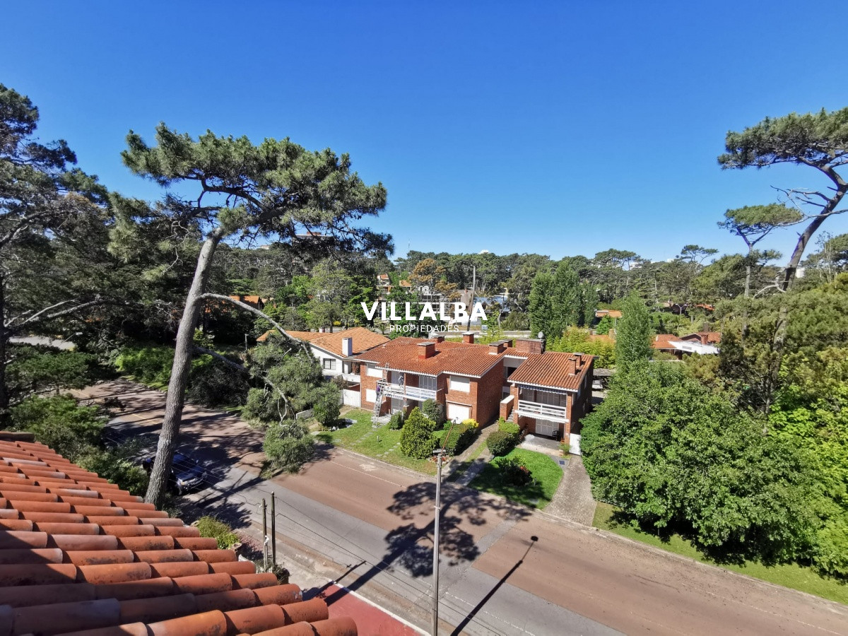 Apartamento ID.2539 - Apartamento 3 dormitorios y 2 baños en Playa Mansa, Punta del Este