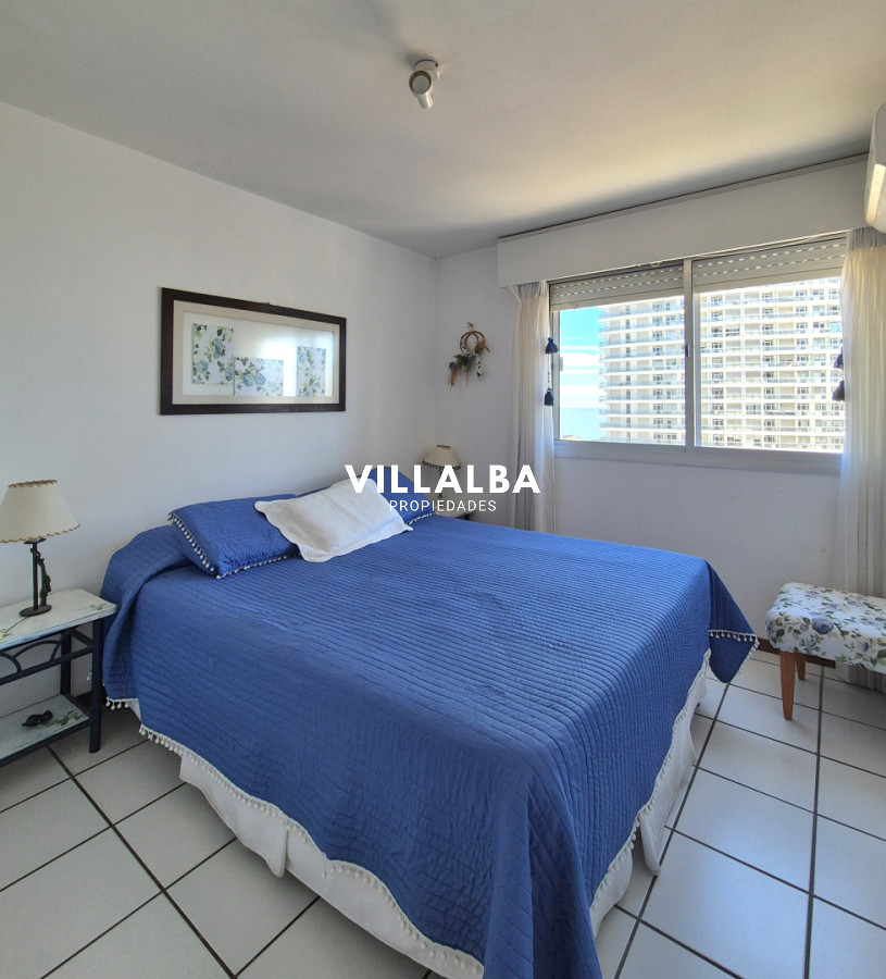 Apartamento ID.4261 - Apartamento 2 dormitorios terraza y garage piso alto con vista al mar a metros de la playa en Playa Mansa Punta del Este