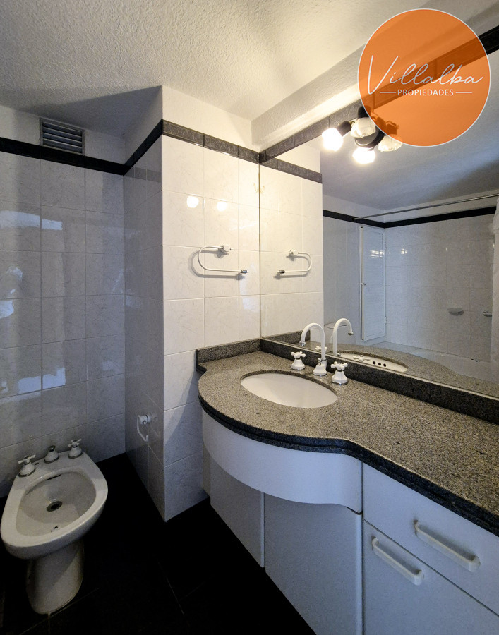 Apartamento ID.3622 - Apartamento 3 dormitorios + dependencia frente al mar parada 1 Playa Mansa Península