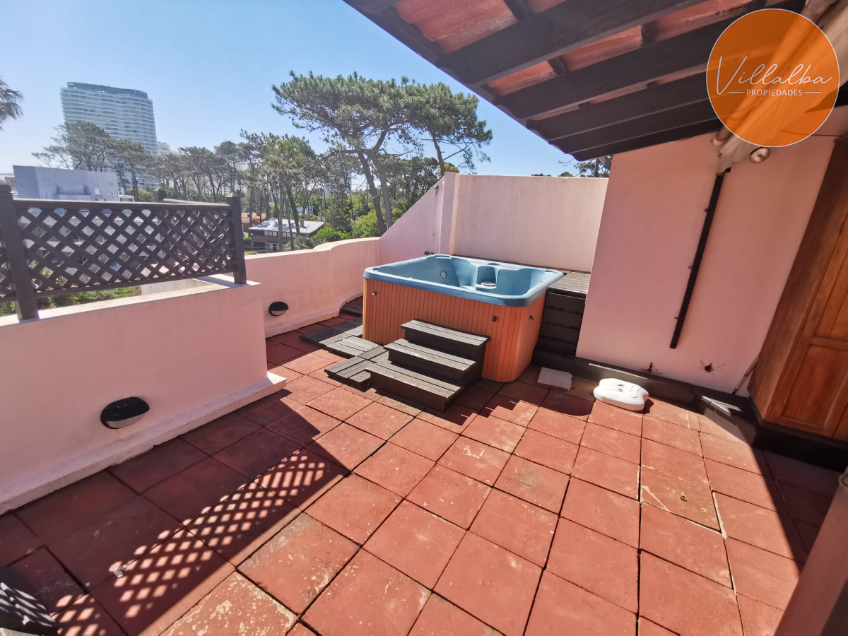 Apartamento ID.2539 - Apartamento 3 dormitorios y 2 baños en Playa Mansa, Punta del Este