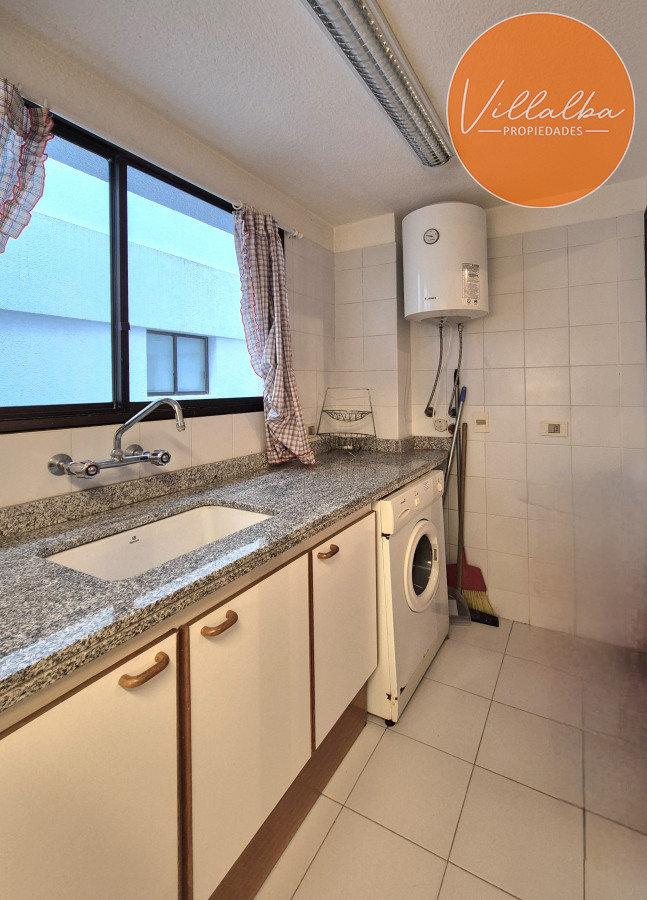 Apartamento ID.3622 - Apartamento 3 dormitorios + dependencia frente al mar parada 1 Playa Mansa Península
