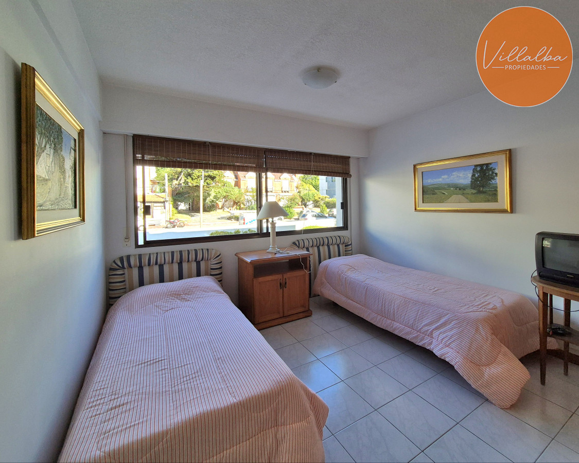 Apartamento ID.3622 - Apartamento 3 dormitorios + dependencia frente al mar parada 1 Playa Mansa Península