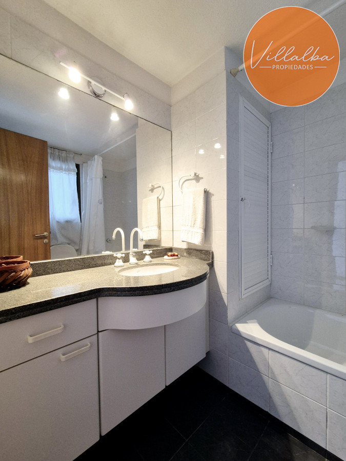Apartamento ID.3622 - Apartamento 3 dormitorios + dependencia frente al mar parada 1 Playa Mansa Península