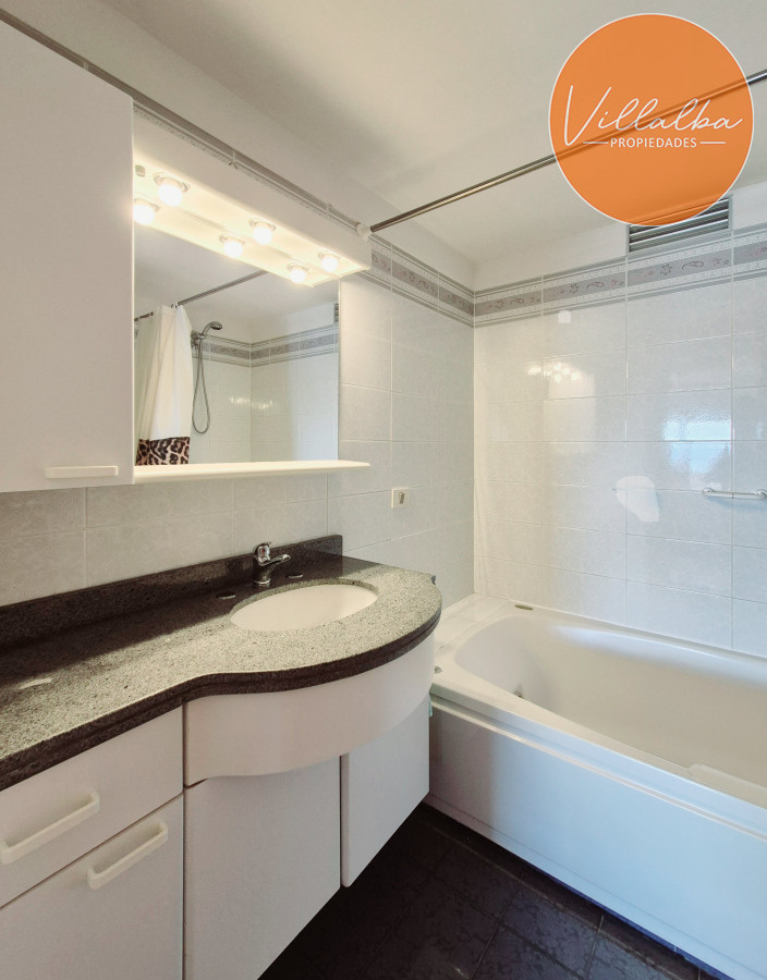 Apartamento ID.3622 - Apartamento 3 dormitorios + dependencia frente al mar parada 1 Playa Mansa Península