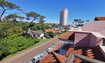 Apartamento 3 dormitorios y 2 baños en Playa Mansa, Punta del Este