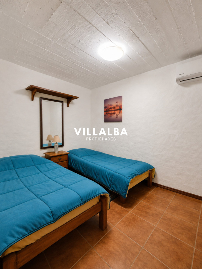 Apartamento ID.4790 - Casa con dos unidades independientes + dependencia de servicio, gran jardín y piscina climatizada  Punta del Este