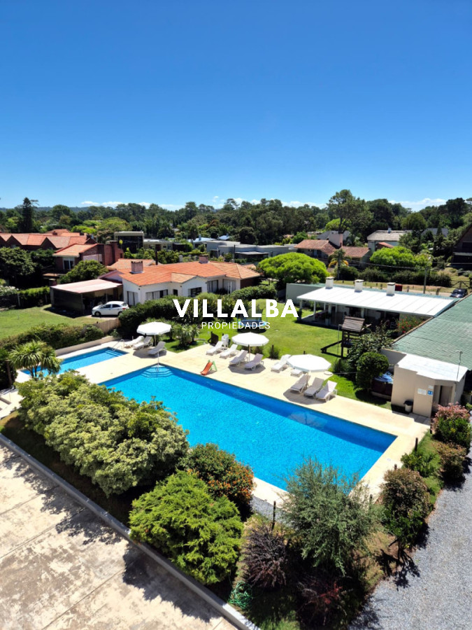 Apartamento ID.4466 - Apartamento de 3 Dormitorios con Vista Parcial al Mar en Playa Mansa - Pinares