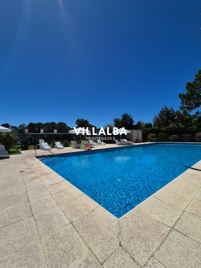 Apartamento ID.4466 - Apartamento de 3 Dormitorios con Vista Parcial al Mar en Playa Mansa - Pinares