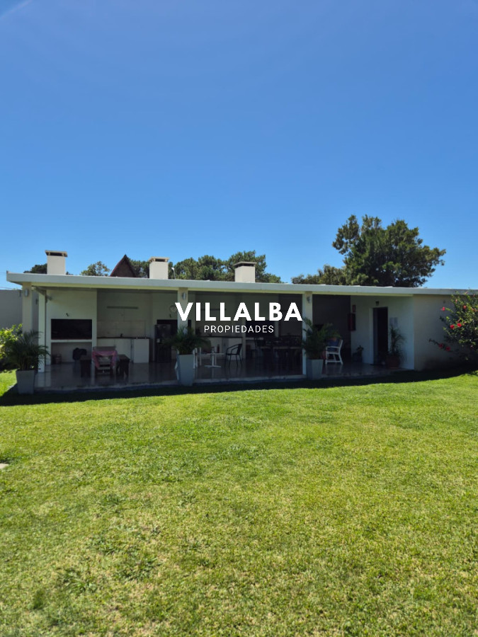 Apartamento ID.4466 - Apartamento de 3 Dormitorios con Vista Parcial al Mar en Playa Mansa - Pinares