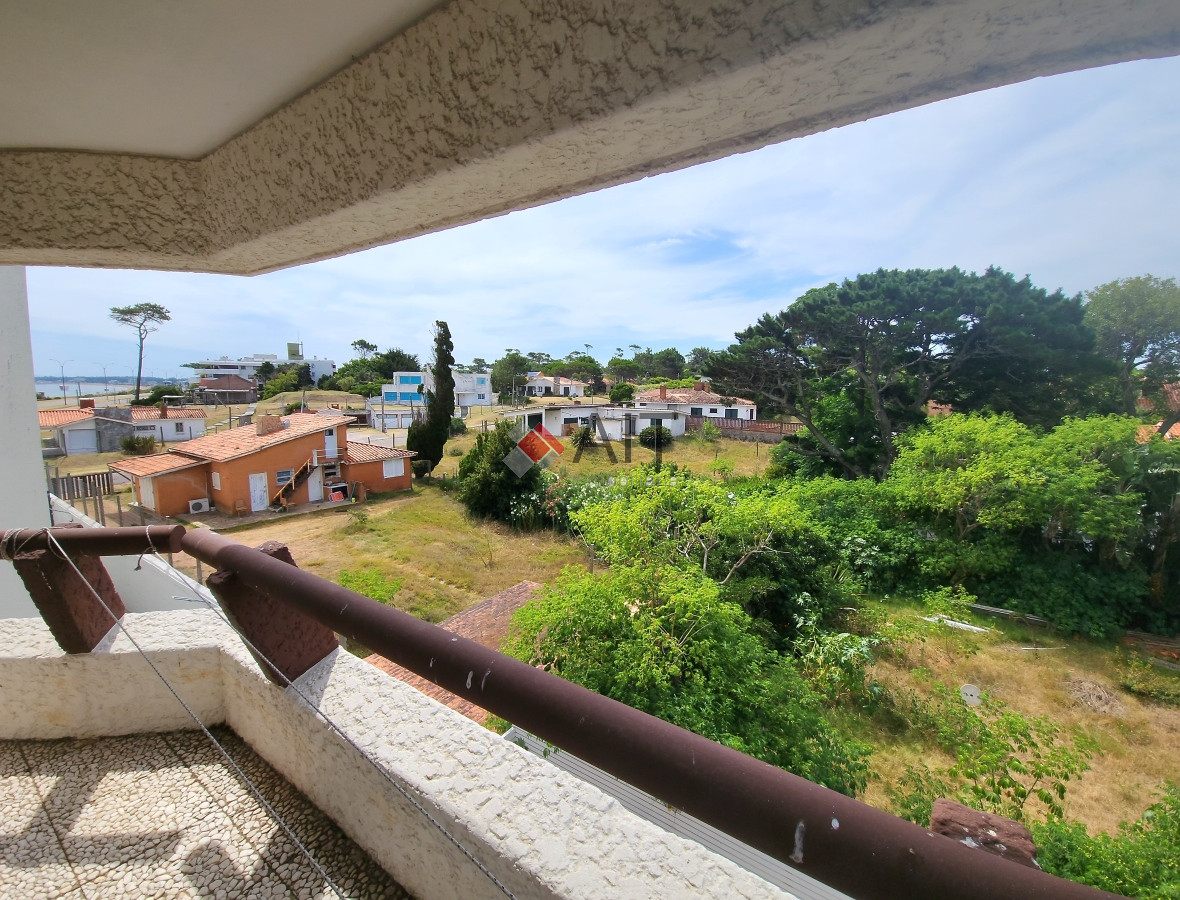 Apartamento ID.17318 - Espectacular vista franca al mar con parrillero y estufa a leña Playa Mansa Punta del Este
